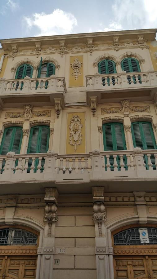 Palazzo Lagioia 2: Prestigioso Miniappartamento Triggiano Exteriör bild