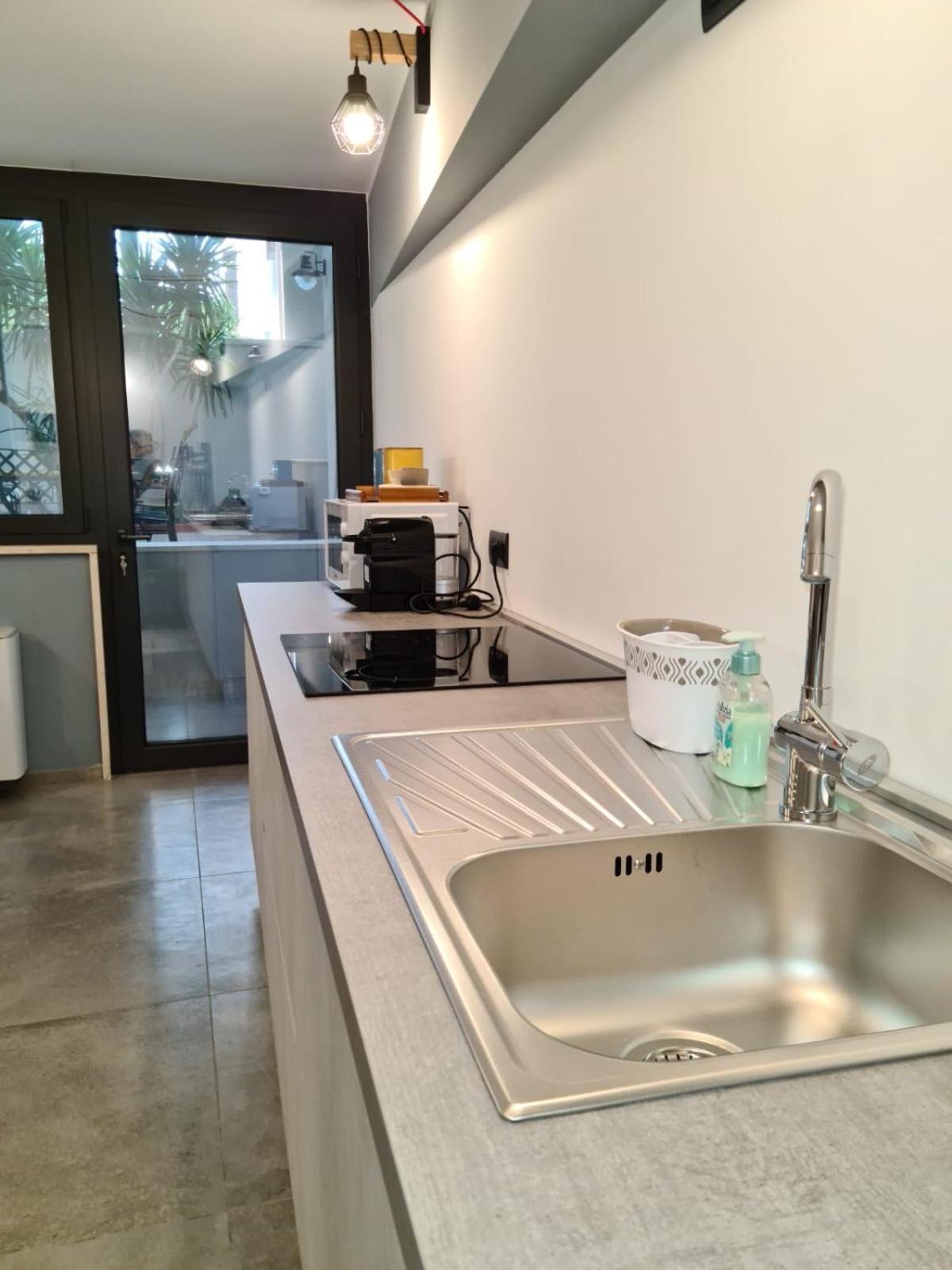 Palazzo Lagioia 2: Prestigioso Miniappartamento Triggiano Exteriör bild