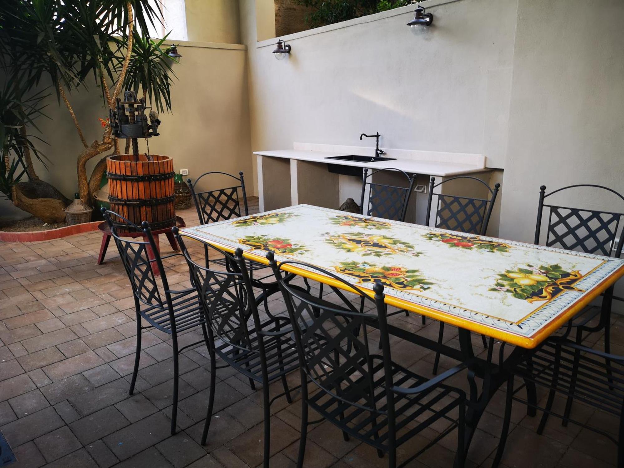 Palazzo Lagioia 2: Prestigioso Miniappartamento Triggiano Exteriör bild